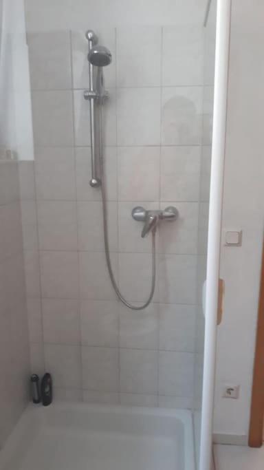 2 Zi Souterrain In Schierstein Apartment